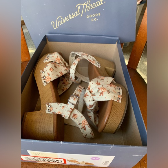 Universal Thread, women’s sandals, small heel, size 6 1/2, cute floral pattern - Picture 15 of 15